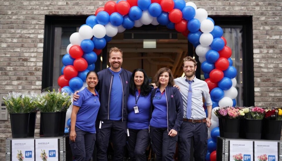 Mausy Miranda, Kent Bratlien Windahl, Irina Kutreva, Mihaela Savelev og Victor Stange sjarmerer kundene på Rema 1000 Bjølsen