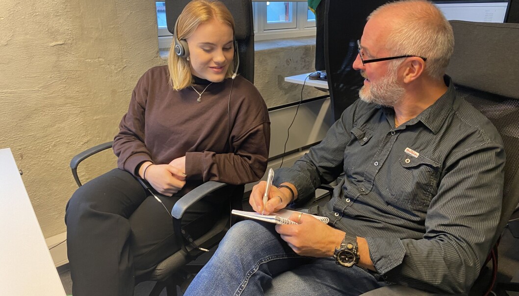Roar Krogstad sammen med kollega Lene-Marie Helmersen. Roar Krogstad sammen med kollega Lene-Marie Helmersen.