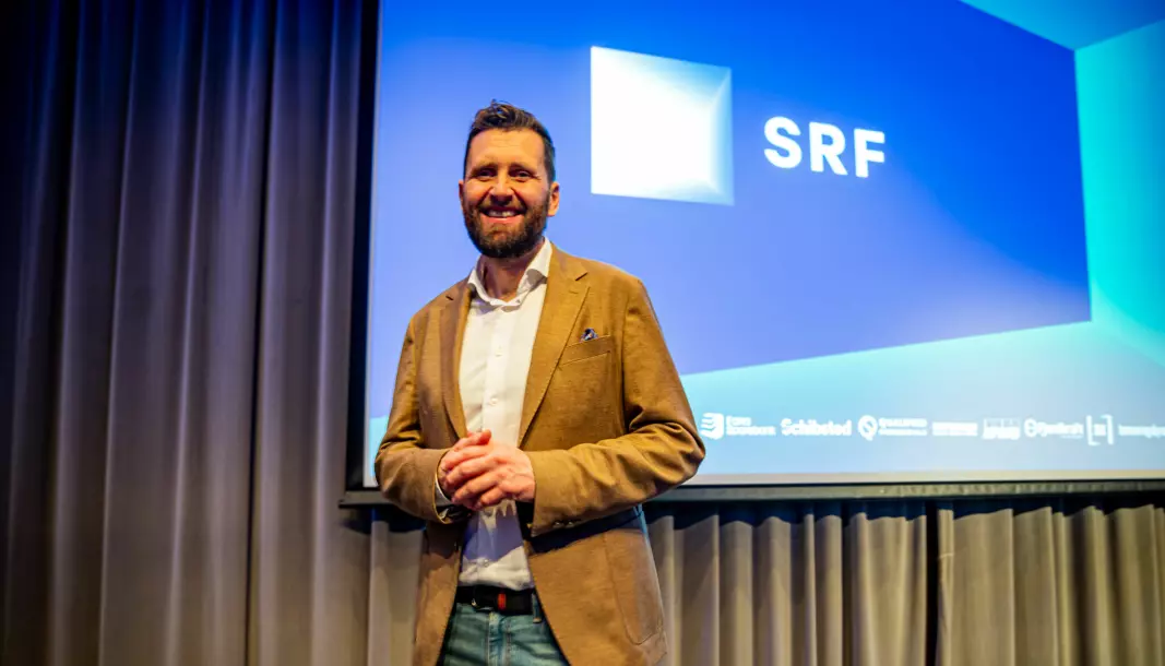 Alexander Flesland forteller om sin reise i salgsbransjen på SRF-konferansen i Bergen.