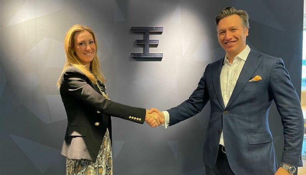 Administrerende direktør i EIE Franchise, Hedda Ulvness, sammen med salgsdirektør i Atea Vladislav Kazanskiy.