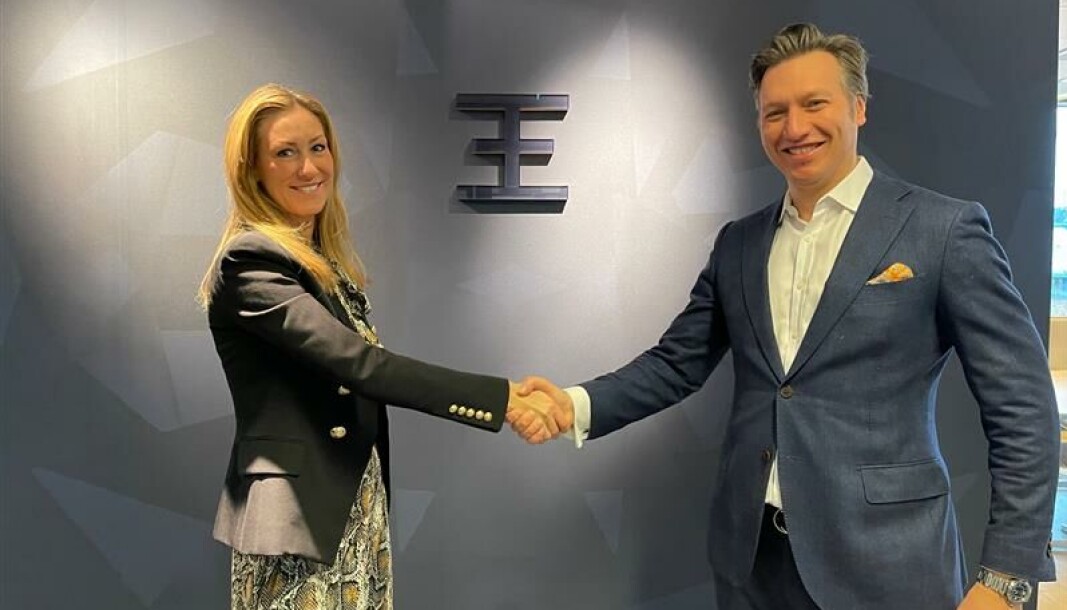 Administrerende direktør i EIE Franchise, Hedda Ulvness, sammen med salgsdirektør i Atea Vladislav Kazanskiy. Administrerende direktør i EIE Franchise, Hedda Ulvness, sammen med salgsdirektør i Atea Vladislav Kazanskiy.