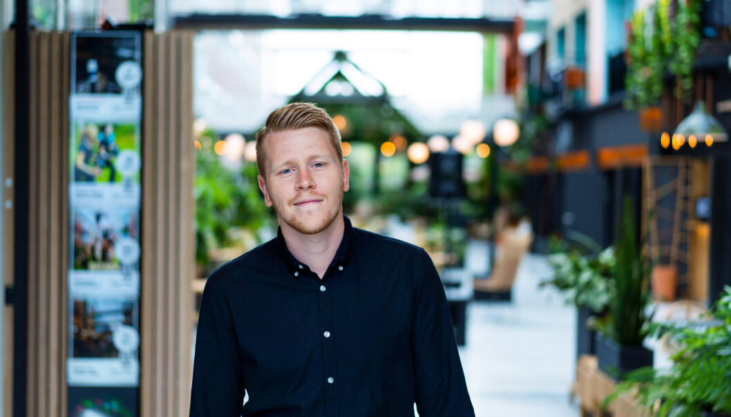 Fredrik Fornes mener LinkedIn burde være pensum på skolen. Fredrik Fornes mener LinkedIn burde være pensum på skolen.