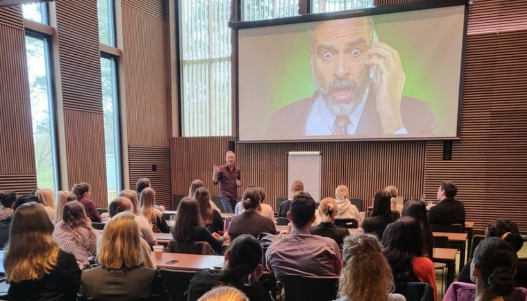 Sellit AS underviser ansatte i The Well i hvordan de kan bli bedre på samtaler og mersalg til kundene. Sellit AS underviser ansatte i The Well i hvordan de kan bli bedre på samtaler og mersalg til kundene.