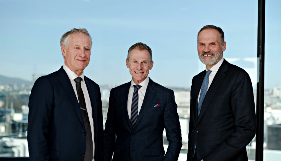 Administrerende direktør i Modhi Finance, Rolf Eek-Johansen, sammen med styreleder i Kredinor SA, Sverre Gjessing og administrerende direktør i Kredinor SA, Klaus-Anders Nysteen.
