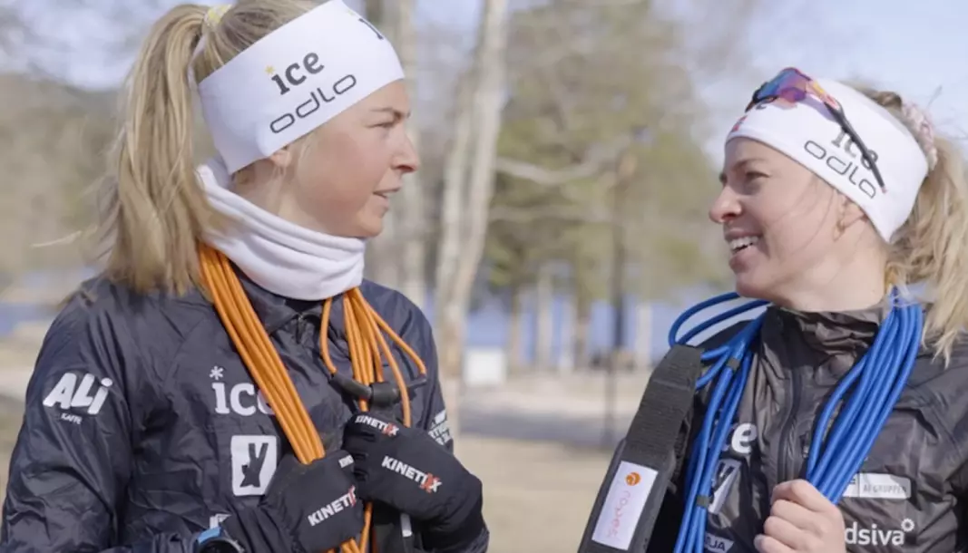Skiskytterjentene Ingrid Landmark Tandrevold og Tiril Eckhoff med et av produktene til AlfaCare.