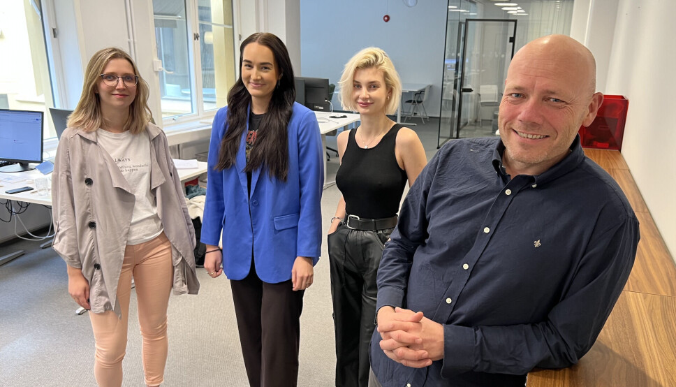 (F.v.) Nettutvikler Natalia Kur, art director Emilie Gabrielsen, digital rådgiver Maria Kaira, og daglig leder Gaute B Iversen.