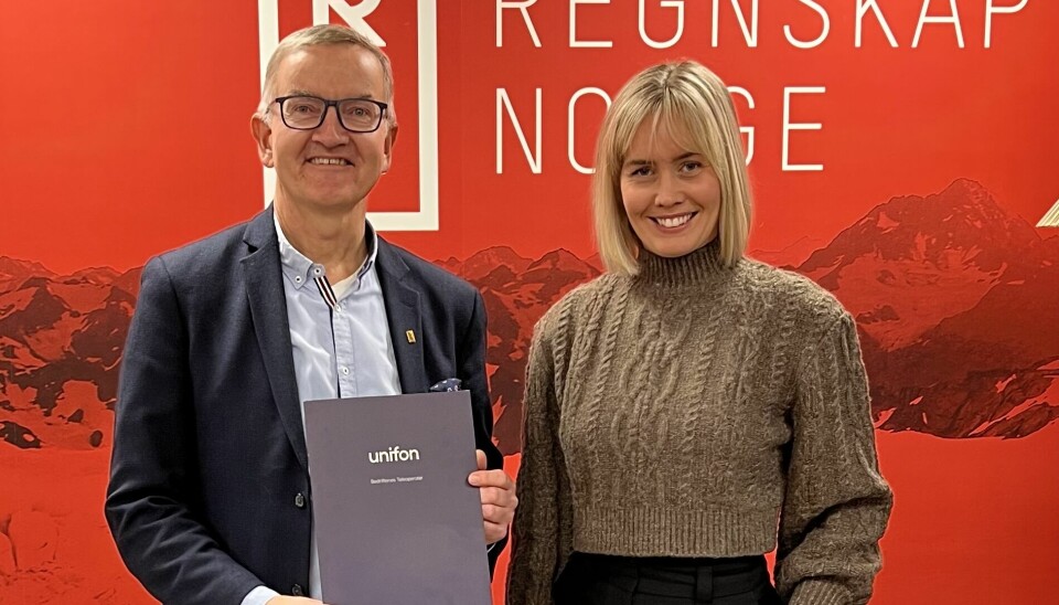 (F.v.) Økonomileder i Regnskap Norge, Christian Engeskaug, sammen med salgssjef i Unifon, Kristin Espegren.